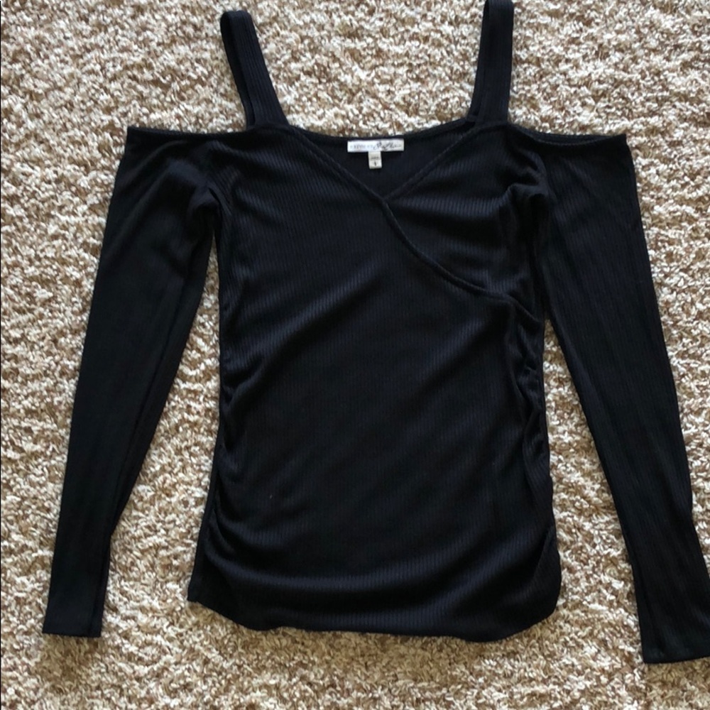 Cold-shoulder blouse